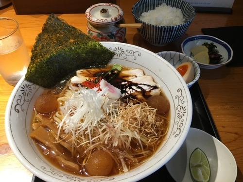 「冷やしらーめん 880円 味玉100円 ご飯100円」@中華そば 勝本の写真