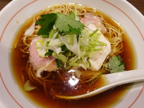 「ラーメン 黒 750円 ＋ ランチ無料ライス」@八咫烏の写真