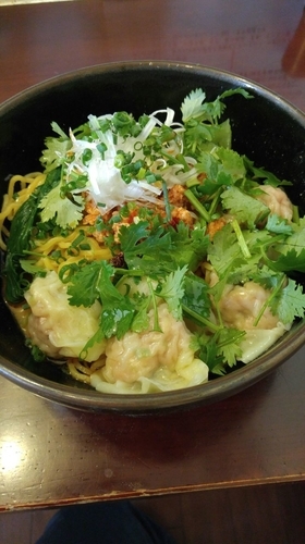 「重慶風汁なし雲吞麺」@ワンタン麺専門店 雲呑美の写真