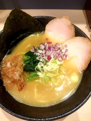 「鶏白湯醤油らーめん　750円」@鶏白湯醤油らーめん 上弦の月の写真