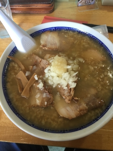 「チャーシューメン➕麺固め➕大盛➕ニンニク➕タマネギ1150円」@前足ラーメン かくれがの写真