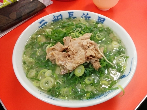 「らーめん　500円　ねぎ多め」@元祖 長浜屋の写真