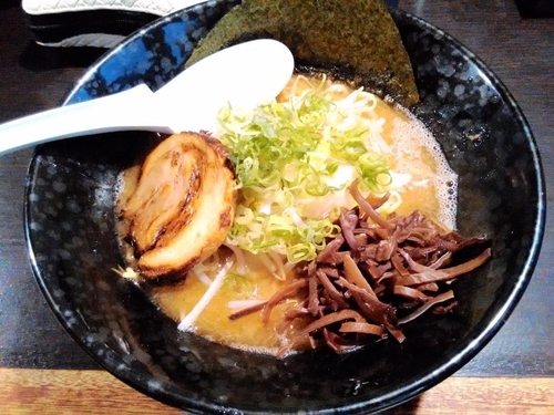 「豚骨醤油らーめん」@麺屋 白虎の写真