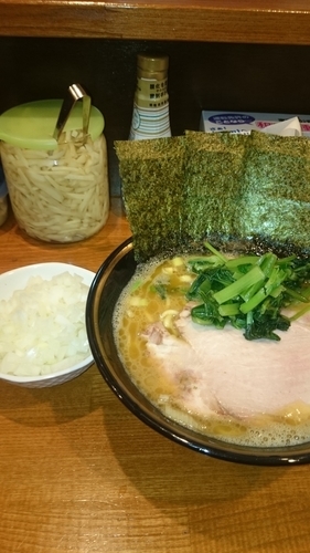 「ラーメン(660円)＋玉ねぎ(80円)」@末廣家の写真