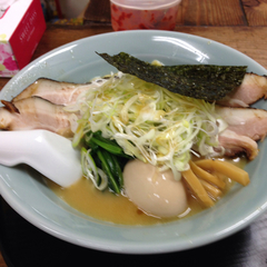 醤油トンコツらーめん 炭よしの画像