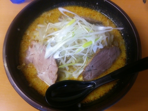 「小豚レッドカレーらーめん＋大盛り」@原点らーめんの写真