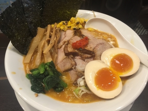 「限定 濃厚辛味噌チャーシュー盛り麺＋スペシャル」@銀座 朧月 目黒処の写真