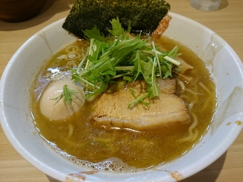 「らーめん750円＋味付玉子100円」@麺処つむじの写真