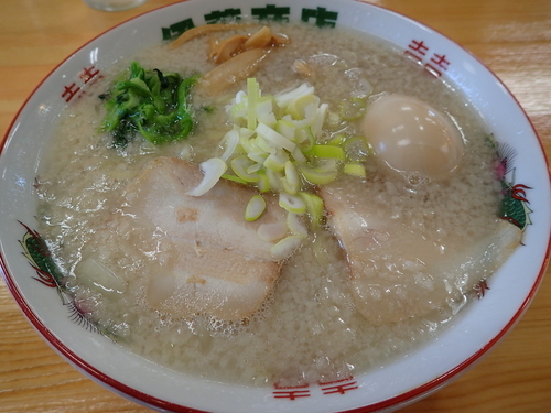 「白の半熟煮玉子中華そば」@伊藤商店 吉倉店の写真