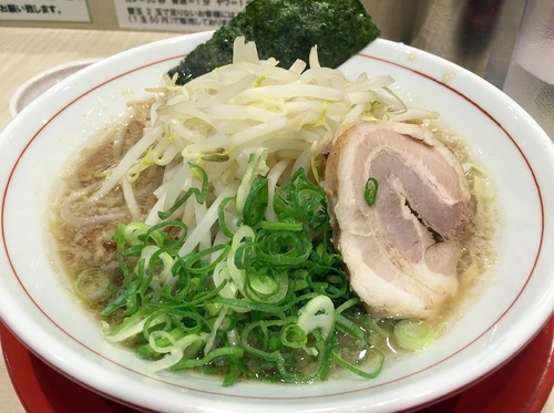 「ラーメン（５８０円）麺硬め、背脂普通、辛揚げ別皿 替玉（麺柔」@替玉千里眼 志木店の写真
