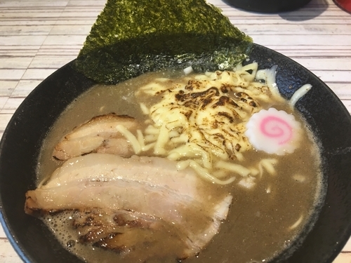 「炙りチーズ濃厚ラーメン790円」@濃厚商店の写真