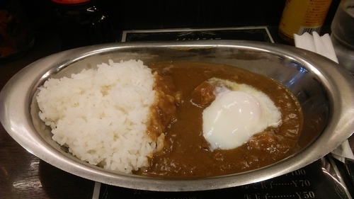 「角煮ポークカレー（甘口）600円 ＋ 温泉玉子 100円」@バルチックカレ〜 芝公園店の写真