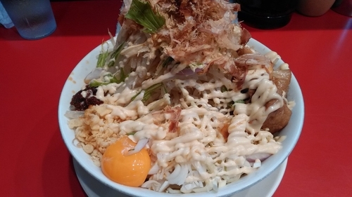 「冷やしまぜそば（野菜マシマシ、ショウガ、辛玉、ガリマヨ）」@用心棒の写真