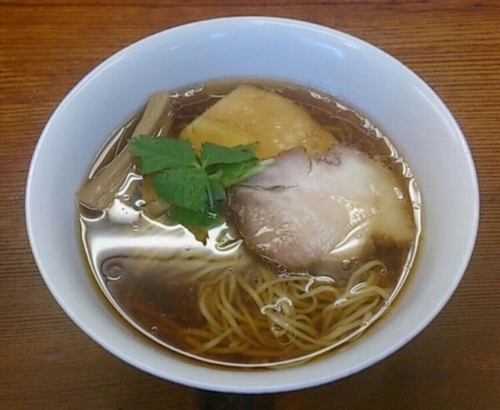 「醤油らぁ麺」@飯田商店 湯河原本店の写真