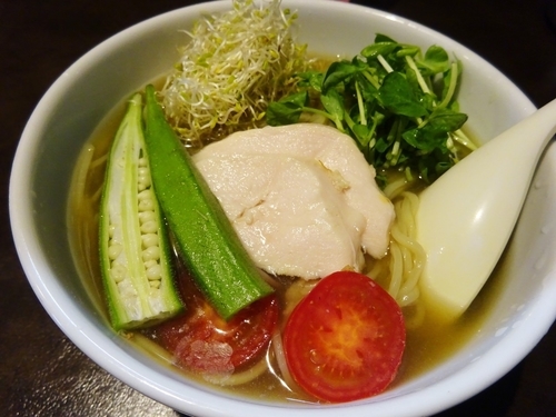 「冷やし煮干しらーめん　　850円」@麺者 服部の写真