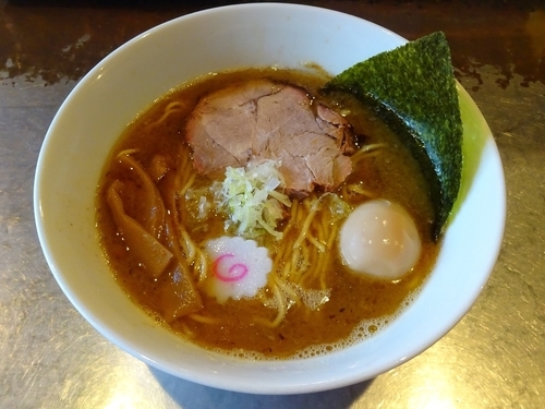 「ラーメン：しょうゆ（710円）＋味玉子（110円）」@らーめん 太陽堂の写真