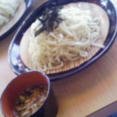 黄色いテントのラーメン屋さんの画像