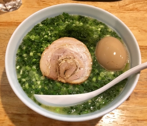 「ねぎあおさ玉子ラーメン」@らーめん まる玉 辻堂店の写真