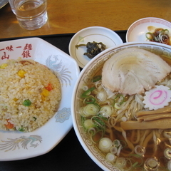 山銀 深谷大塚店の画像