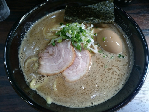 「煮干し醤油＋味玉」@麺処 にそうの写真