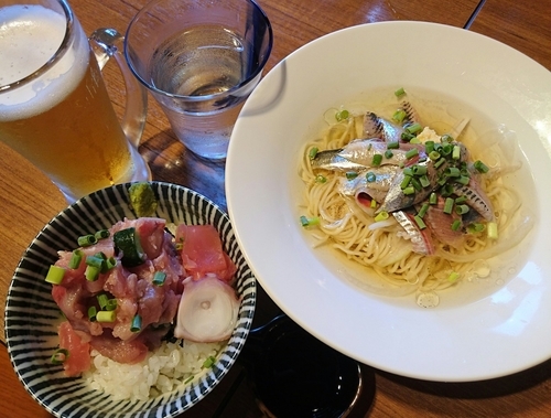 「【限定】冷やしイワシそば＋海鮮丼」@寿製麺よしかわ 川越店の写真