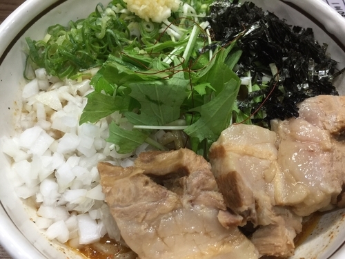 「トロ肉のせ まぜそば（大）」@麺屋 はるか 秋葉原店の写真