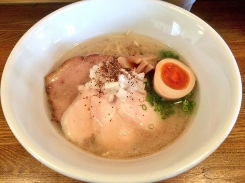 「【限定】 牛骨らーめん（塩） 800円」@青山清湯そば 青ノ樹の写真