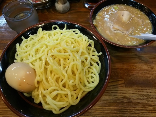 「つけ麺（２玉）　＋味玉：サービス券」@らあめん 寸八 総本店の写真