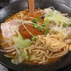 肉玉麺 横はちの画像