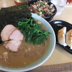 横浜ラーメン一岡家の画像