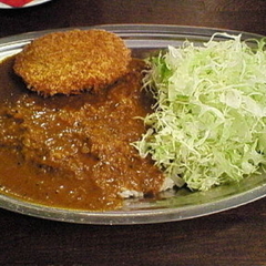 カレーとワインのポールの画像