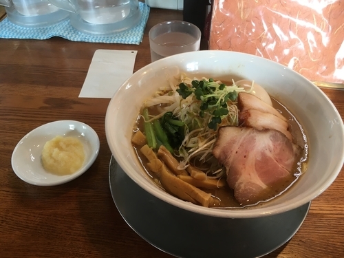 「濃厚強気らーめん（醤油）＋ちょっとづつ入り＋にんにく」@麺処ぼたん 宇都宮本店の写真