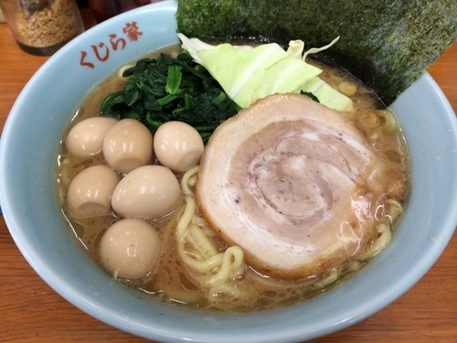 「ラーメン　中盛+うずら」@ラーメン くじら家の写真