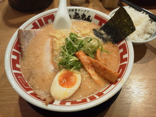 「東京豚骨ラーメン」@屯ちん 新宿店の写真
