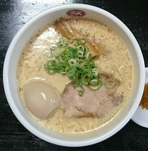 「味噌カレー牛乳らーめん【月曜限定】 味付け半熟玉子」@豚らーめん 獣道の写真