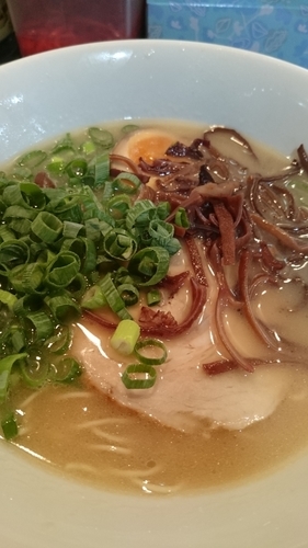「博多とんこつラーメン７００円」@大手町ラーメンの写真