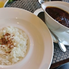 R レストラン＆バーの画像