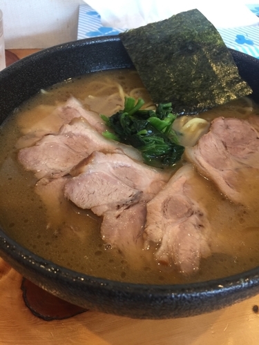 「チャーシュー麺大盛、硬め濃いめ」@らーめん きんぱち 本店の写真