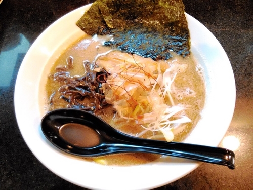 「魚介だしらーめん」@麺処 桃原 宜野湾伊佐店の写真