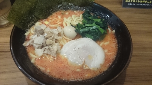 「赤系家系・並」@横浜家系ラーメン 壱角家 関内本町店の写真