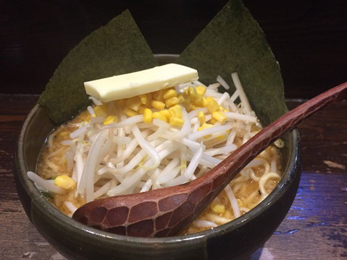 「みそこってり+もやし+バター」@らーめんダイニング ど・みそ 京橋本店の写真