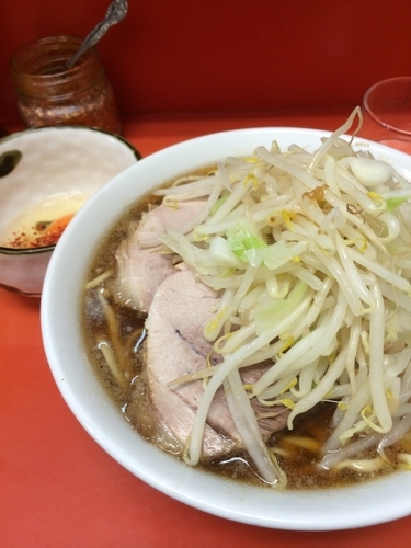 「半分固め 脂少な目 たまご 700＋50円」@ラーメン二郎 神田神保町店の写真