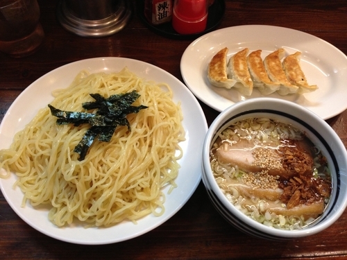 「鶏塩ざる+餃子」@つけ麺処 くっちゃいな 環七通り店の写真