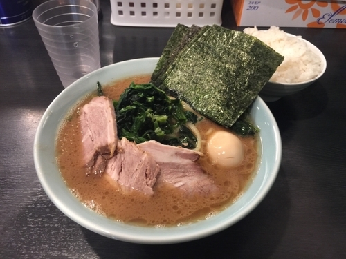 「全のせラーメン+ごはんセット 1,000円」@横浜家系豚骨醤油極太麺 侍 伏見店の写真