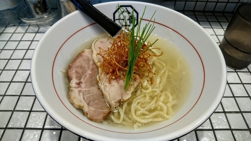「【期間限定】冷やし塩そば(中太手もみ麺)」@81番の写真