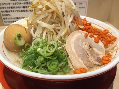 「もやしマシマシらーめん+味玉」@替玉千里眼 志木店の写真