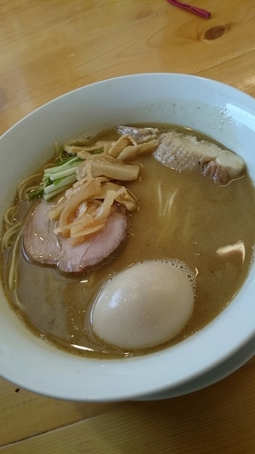 「味玉白湯正油らーめん  ８５３円」@らーめん食堂 ゆうき屋の写真