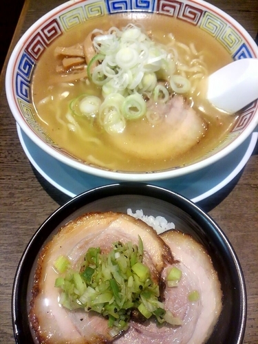 「煮干しそば 　700円+ネギ塩肉ごはん　200円」@丸中華そばの写真