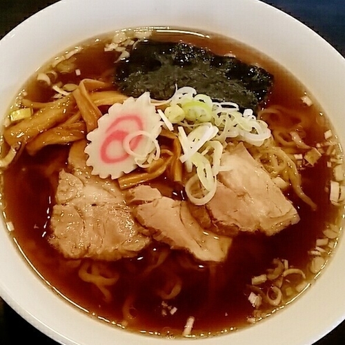 「醤油ラーメン 550円＋焼餃子 250円」@自家製麺 名無しの写真