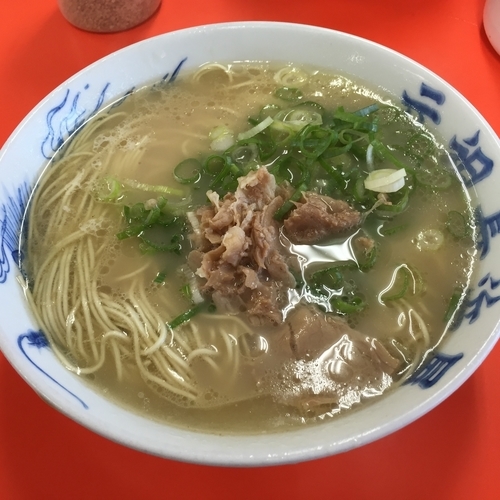 「ラーメン カタ 500円」@元祖 長浜屋の写真